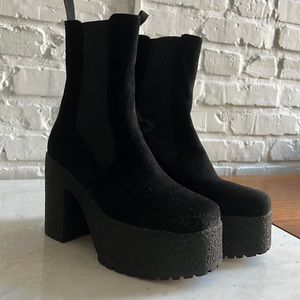 Size 6-6.5 Dolls Kill Black suede platform lug bootie